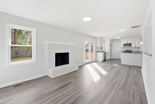 2617 N Elizabeth Harbor DR, Chesapeake, VA 23321