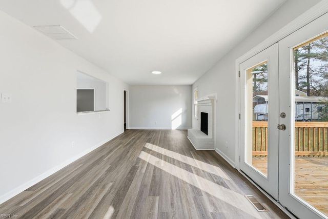 2617 N Elizabeth Harbor DR, Chesapeake, VA 23321