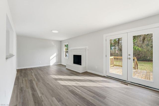 2617 N Elizabeth Harbor DR, Chesapeake, VA 23321