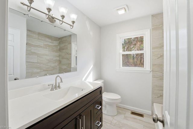 2617 N Elizabeth Harbor DR, Chesapeake, VA 23321