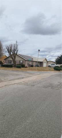 1009 Cottonwood Street, Rogers, AR 72758