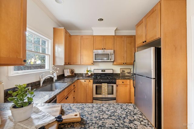 930 Martin Cir, Petaluma, CA 94952