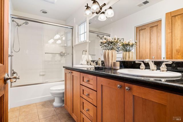 930 Martin Cir, Petaluma, CA 94952