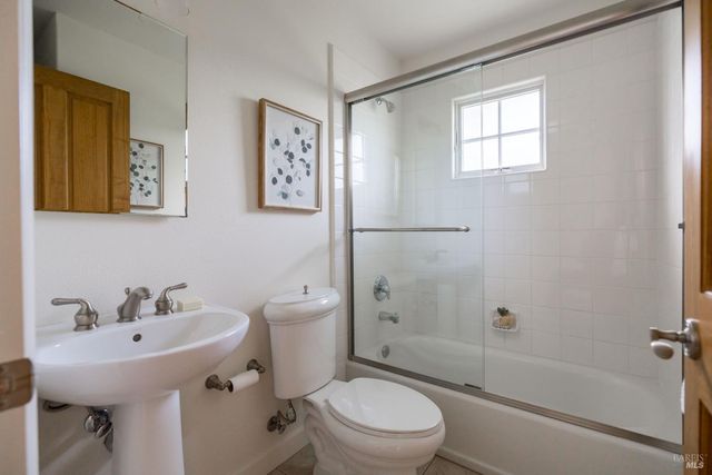 930 Martin Cir, Petaluma, CA 94952