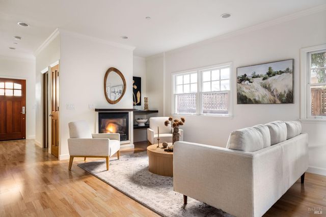 930 Martin Cir, Petaluma, CA 94952