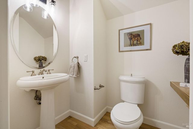 930 Martin Cir, Petaluma, CA 94952