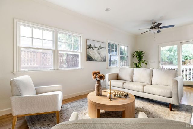 930 Martin Cir, Petaluma, CA 94952