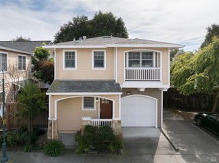 930 Martin Cir, Petaluma, CA 94952