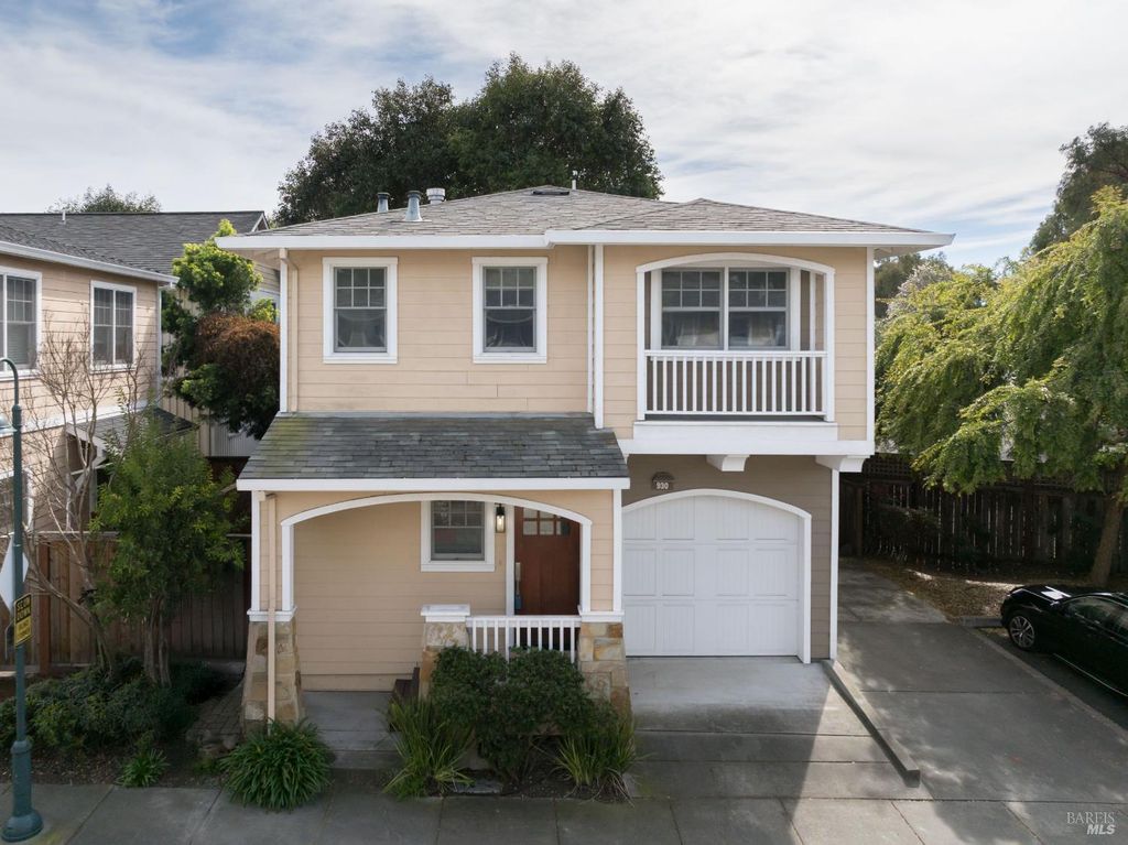 930 Martin Cir, Petaluma, CA 94952