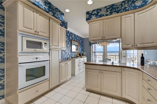 475 Water St Apt 806, Portsmouth, VA 23704