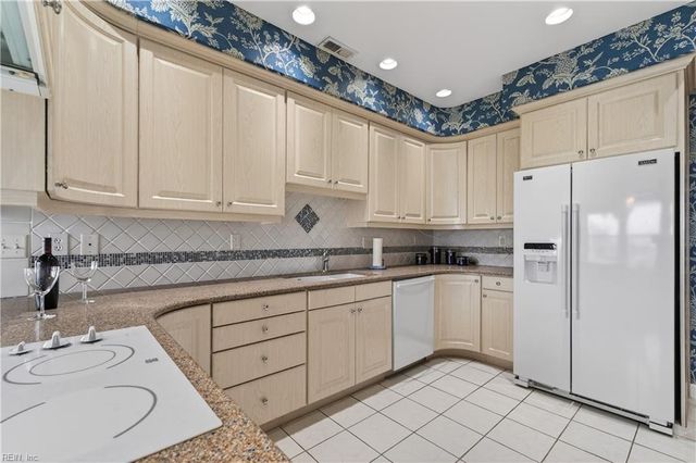 475 Water St Apt 806, Portsmouth, VA 23704