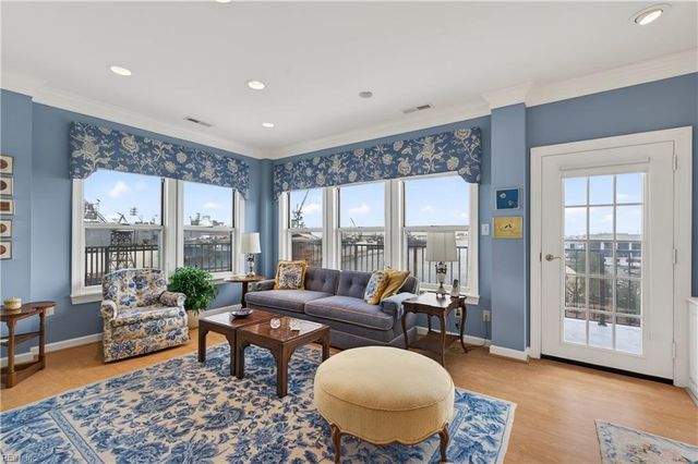 475 Water St Apt 806, Portsmouth, VA 23704