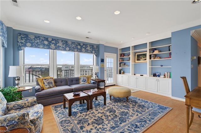 475 Water St Apt 806, Portsmouth, VA 23704