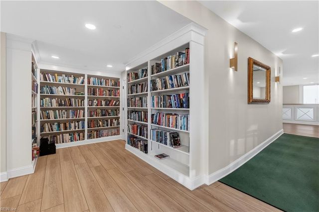 475 Water St Apt 806, Portsmouth, VA 23704