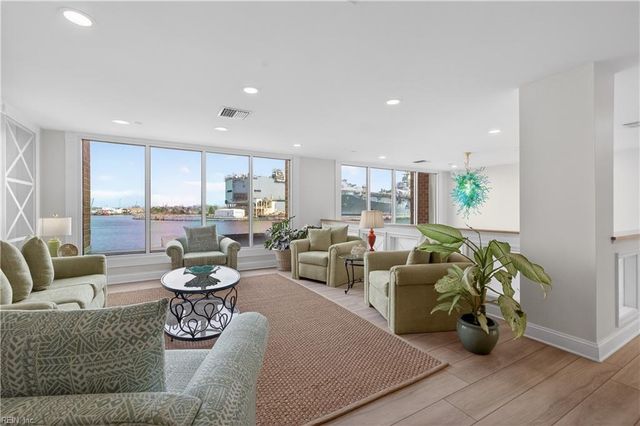 475 Water St Apt 806, Portsmouth, VA 23704