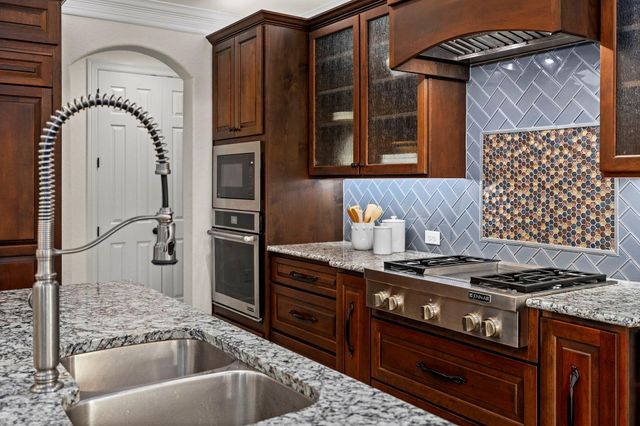 948 Lazy Diamond, Canyon Lake, TX 78133