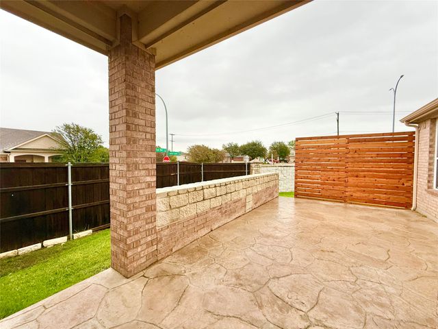 2916 Red Wolf Drive, Fort Worth, TX 76244