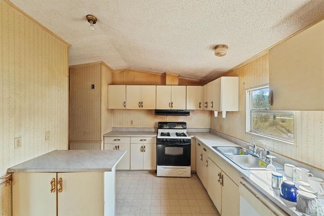 520 County Road 3372, Cleveland, TX 77327