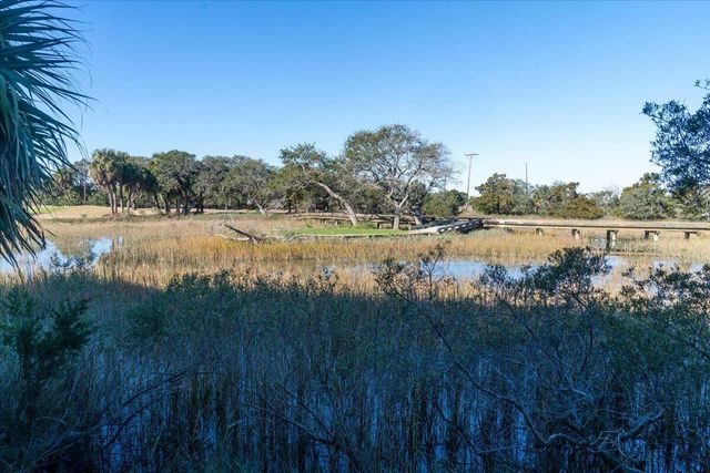 17 Linkside Court, Isle Of Palms, SC 29451