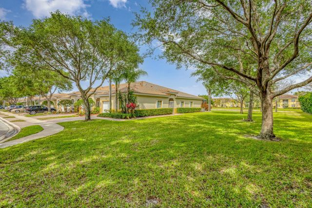 2270 Windjammer Way, West Palm Beach, FL 33411