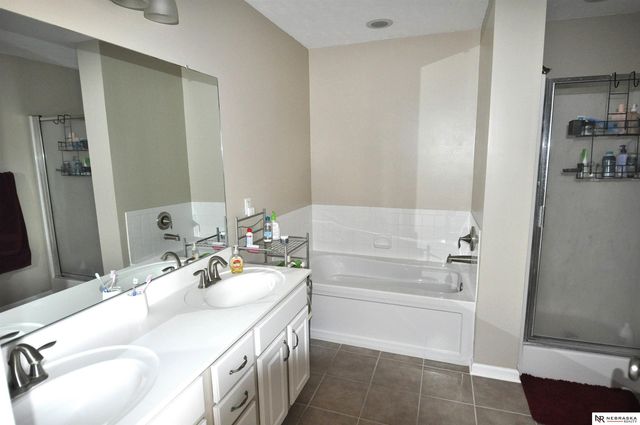 10913 South 110th Avenue, Papillion, NE 68046
