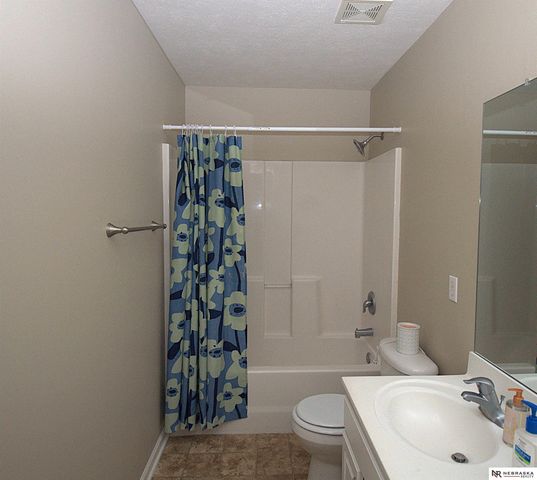 10913 South 110th Avenue, Papillion, NE 68046