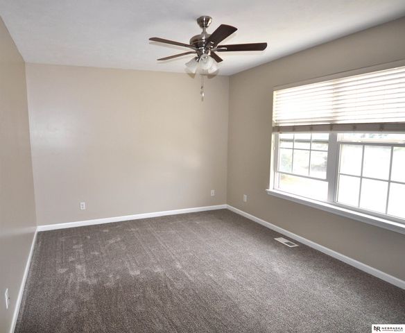 10913 South 110th Avenue, Papillion, NE 68046
