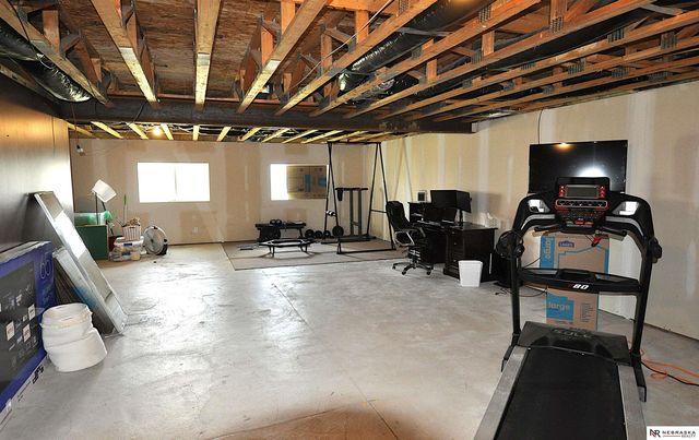10913 South 110th Avenue, Papillion, NE 68046
