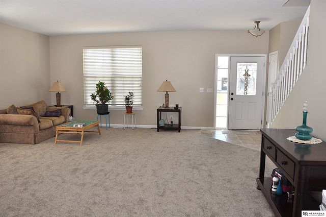 10913 South 110th Avenue, Papillion, NE 68046