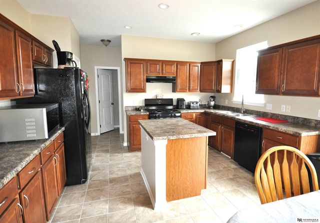 10913 South 110th Avenue, Papillion, NE 68046