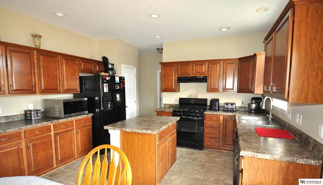 10913 South 110th Avenue, Papillion, NE 68046