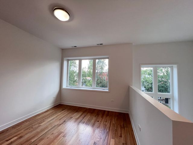 226 W 24th Street 3, Chicago, IL 60616