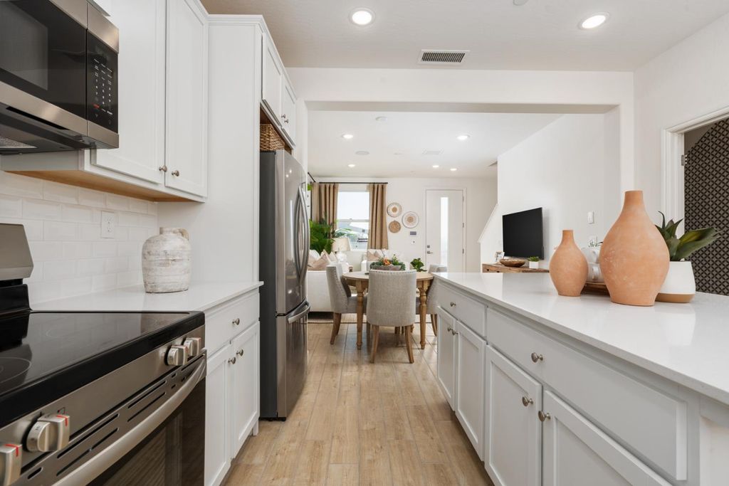 Image 12 of property listing at 1500 Bloom Lane, Clovis, CA 93619