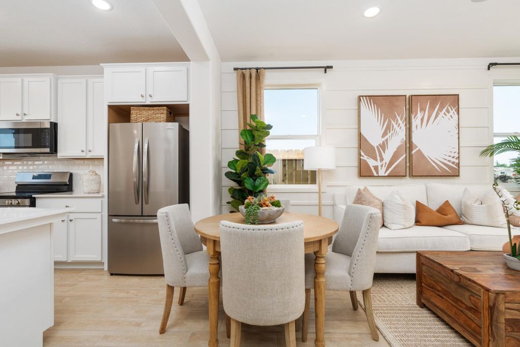 Image 7 of property listing at 1500 Bloom Lane, Clovis, CA 93619