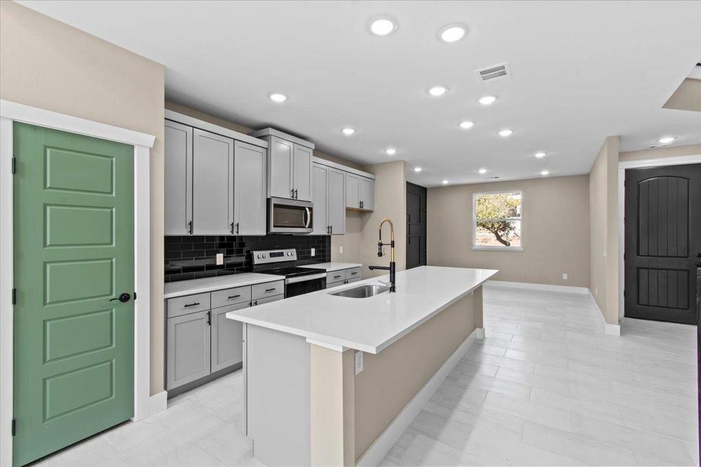 17503 Panorama DR, Dripping Springs, TX 78620