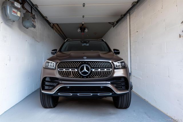 877 E 55th Street, Brooklyn, NY 11234