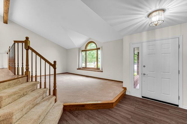 21147 Hunter Woods Drive, Frankfort, IL 60423
