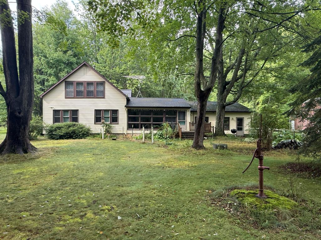 1898 Benjamin Road, Laketon Twp, MI 49445