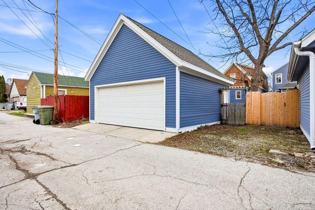 1923 2nd STREET, Milwaukee, WI 53212