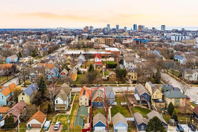 1923 2nd STREET, Milwaukee, WI 53212