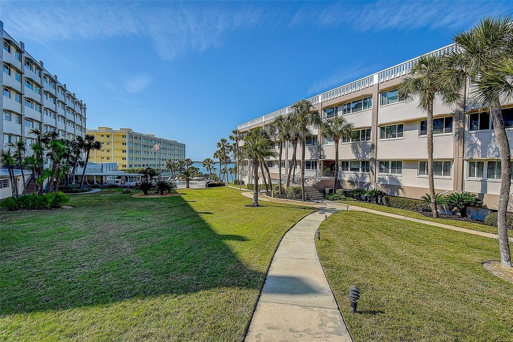 Image 2 of property listing at 100 BLUFF VIEW DRIVE 514A, Belleair Bluffs, FL 33770