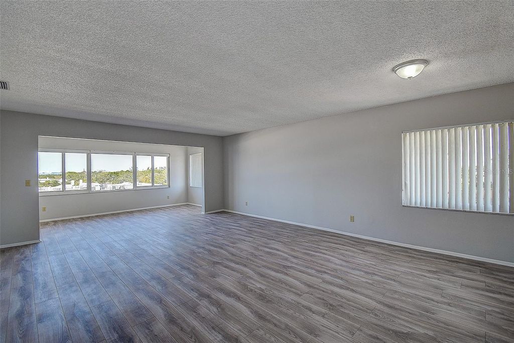 Image 14 of property listing at 100 BLUFF VIEW DRIVE 514A, Belleair Bluffs, FL 33770