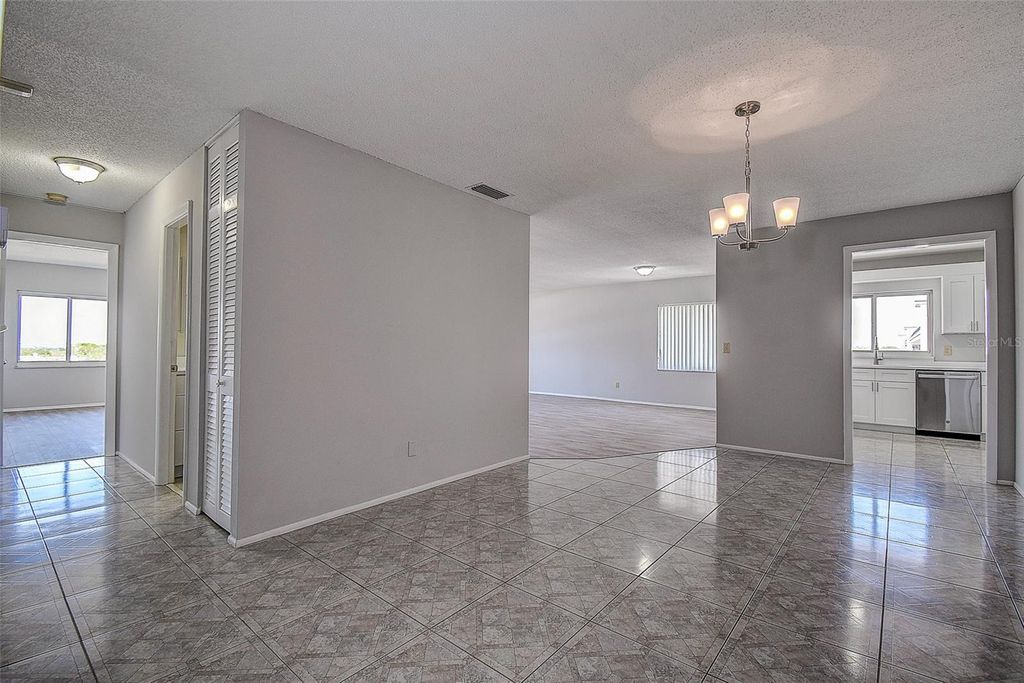 Image 7 of property listing at 100 BLUFF VIEW DRIVE 514A, Belleair Bluffs, FL 33770