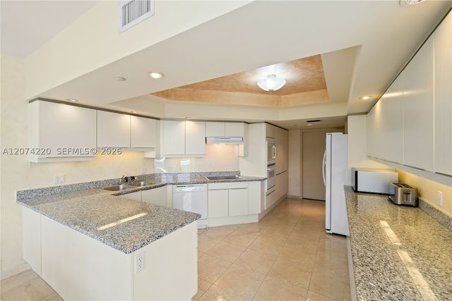 7000 Island Blvd 609, Aventura, FL 33160