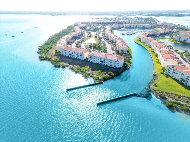 35 Harbour Isle Drive W 202, Fort Pierce, FL 34949