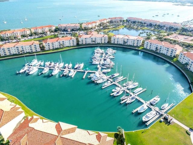 35 Harbour Isle Drive W 202, Fort Pierce, FL 34949