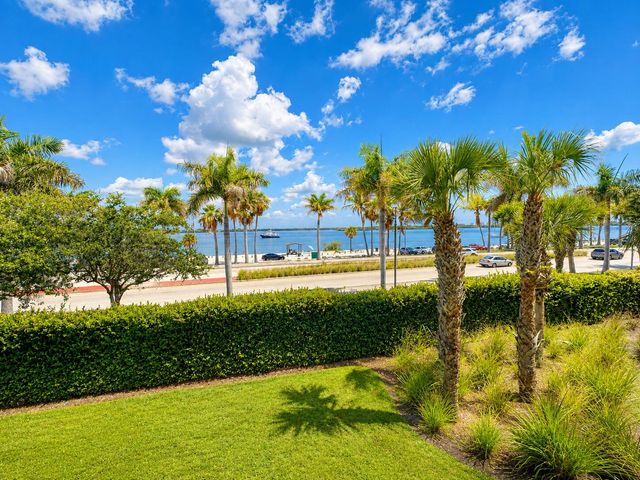 35 Harbour Isle Drive W 202, Fort Pierce, FL 34949