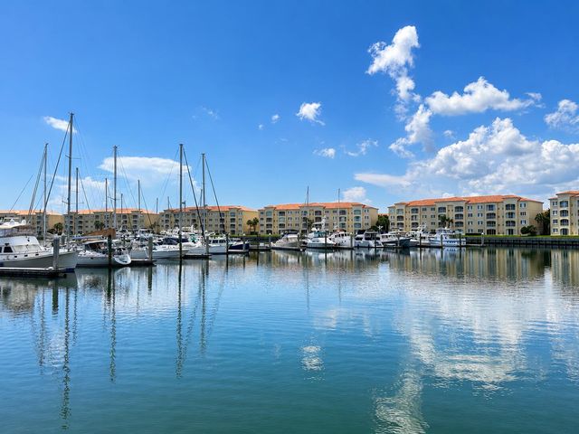 35 Harbour Isle Drive W 202, Fort Pierce, FL 34949