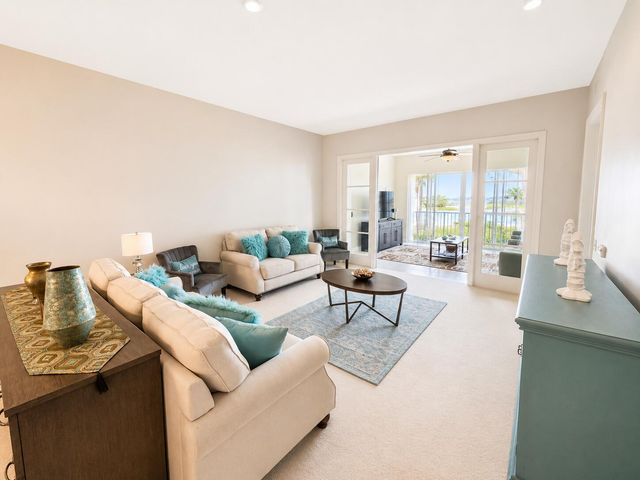 35 Harbour Isle Drive W 202, Fort Pierce, FL 34949