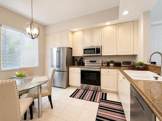 35 Harbour Isle Drive W 202, Fort Pierce, FL 34949